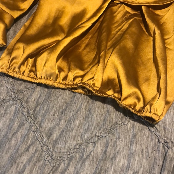 Fun gold going out crop top - Picture 5 of 5